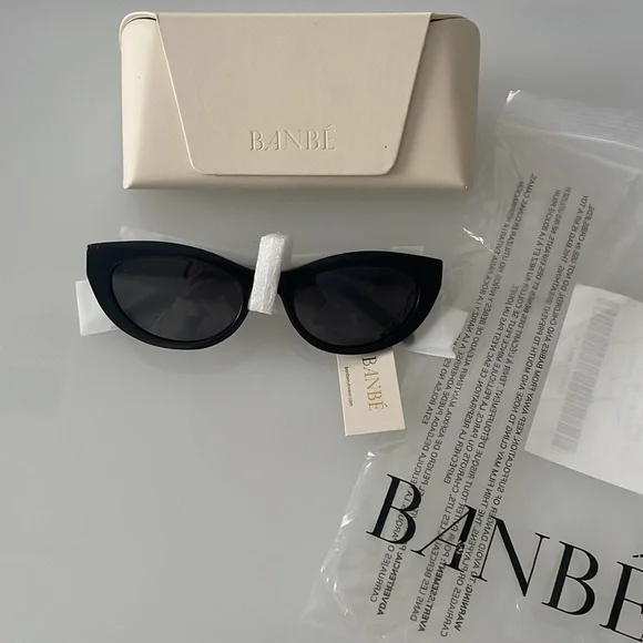 BANBÉ The Estella Black Sunglasses. New With Case. - Picture 2 of 9